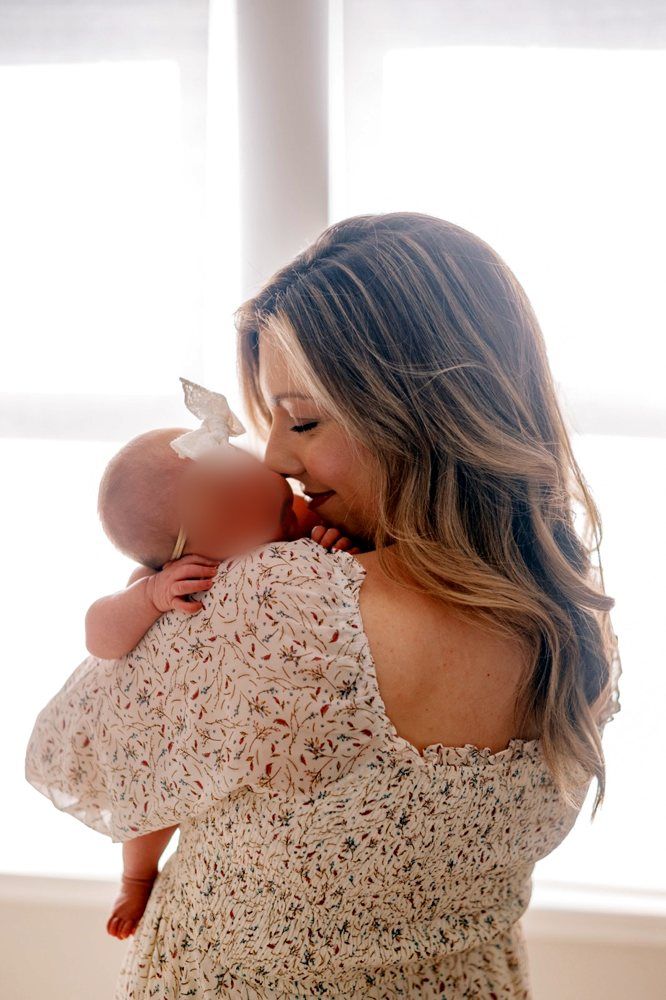 Katelyn holding her newborn daughter